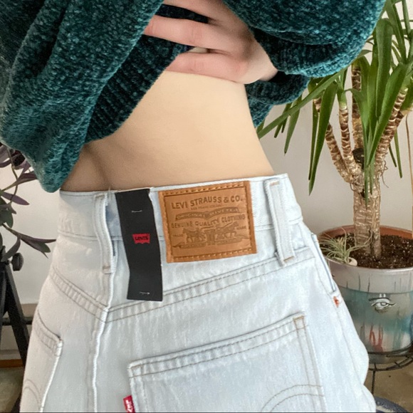 NWT Light Wash Vintage Levi's Shorts - Picture 4 of 9